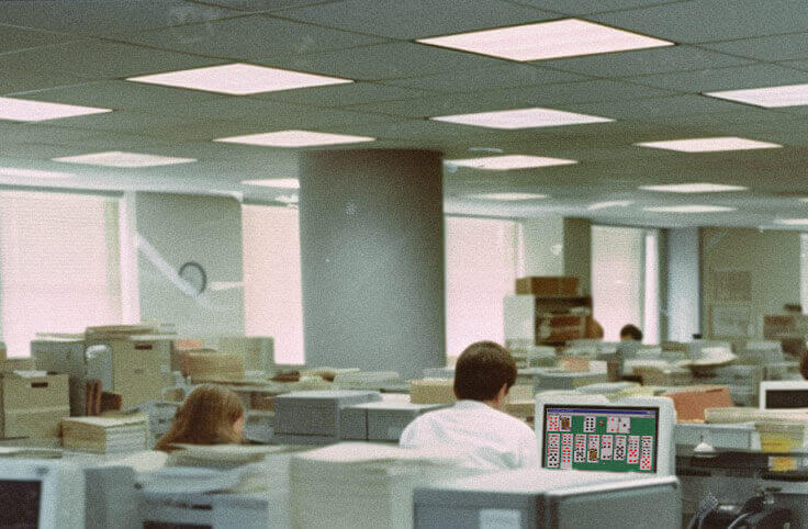 An office clerk plays a game of Freecell during the 90s